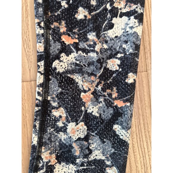 Lululemon Womens Floral Pattern Black Leggings Size 2 - Picture 2 of 4